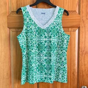 Basic Editions women’s size medium green floral sleeveless top with lace trim